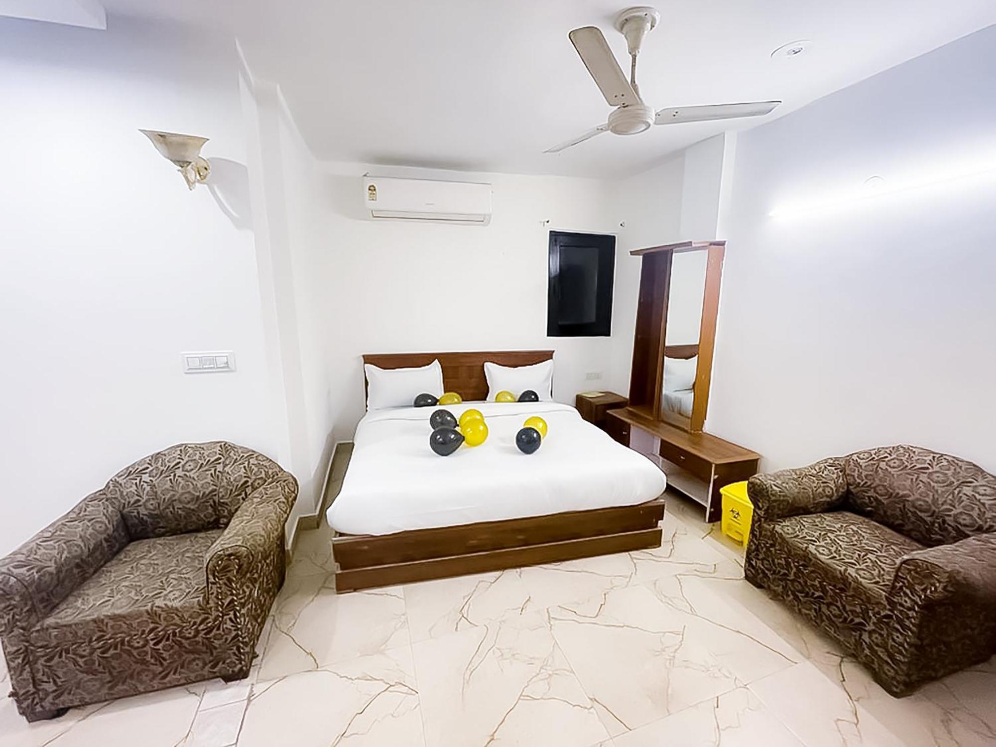 T-49 Hauz Khas By Roomshala New Delhi