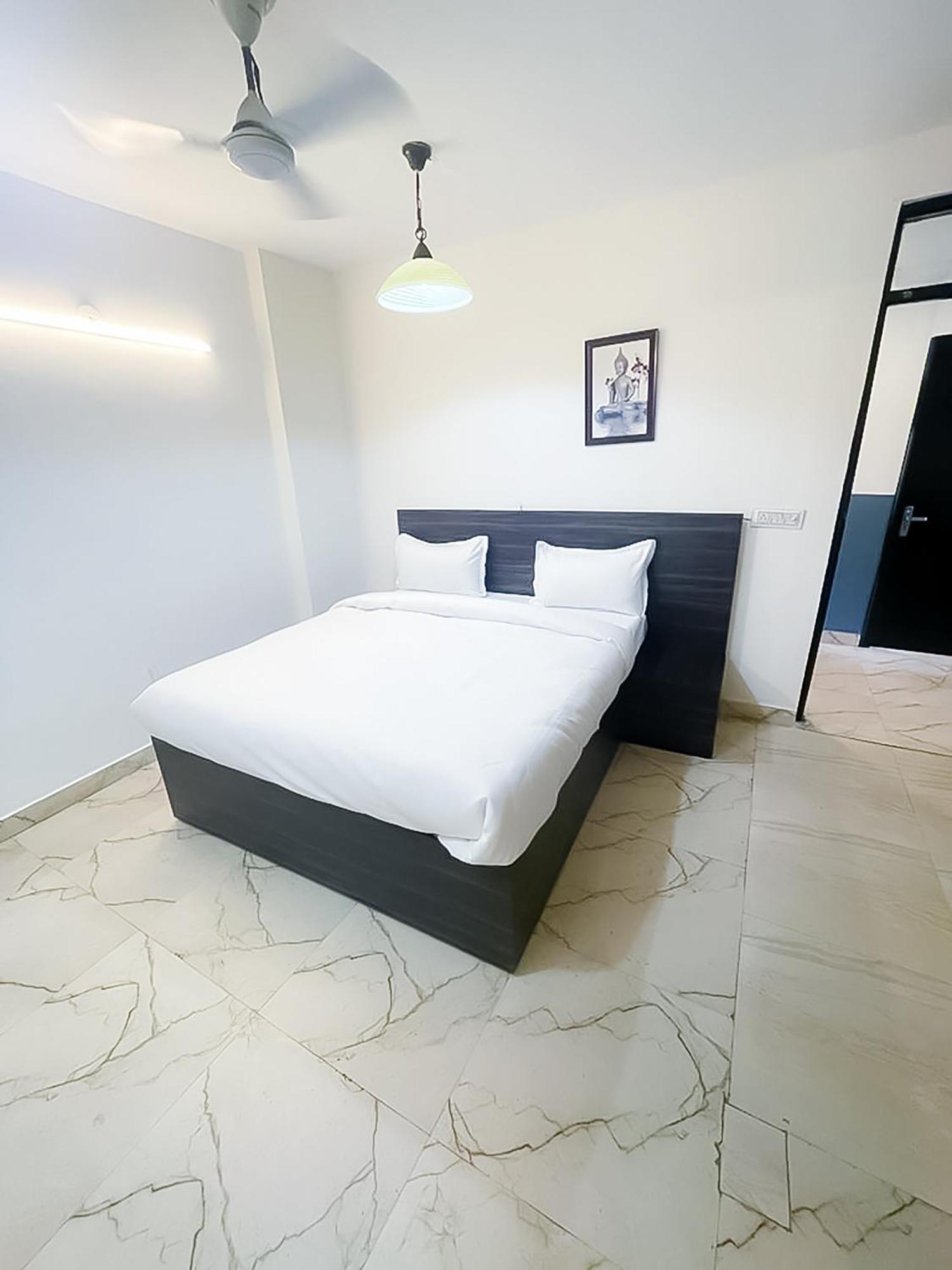 Hotel T-49 Hauz Khas By Roomshala 3*