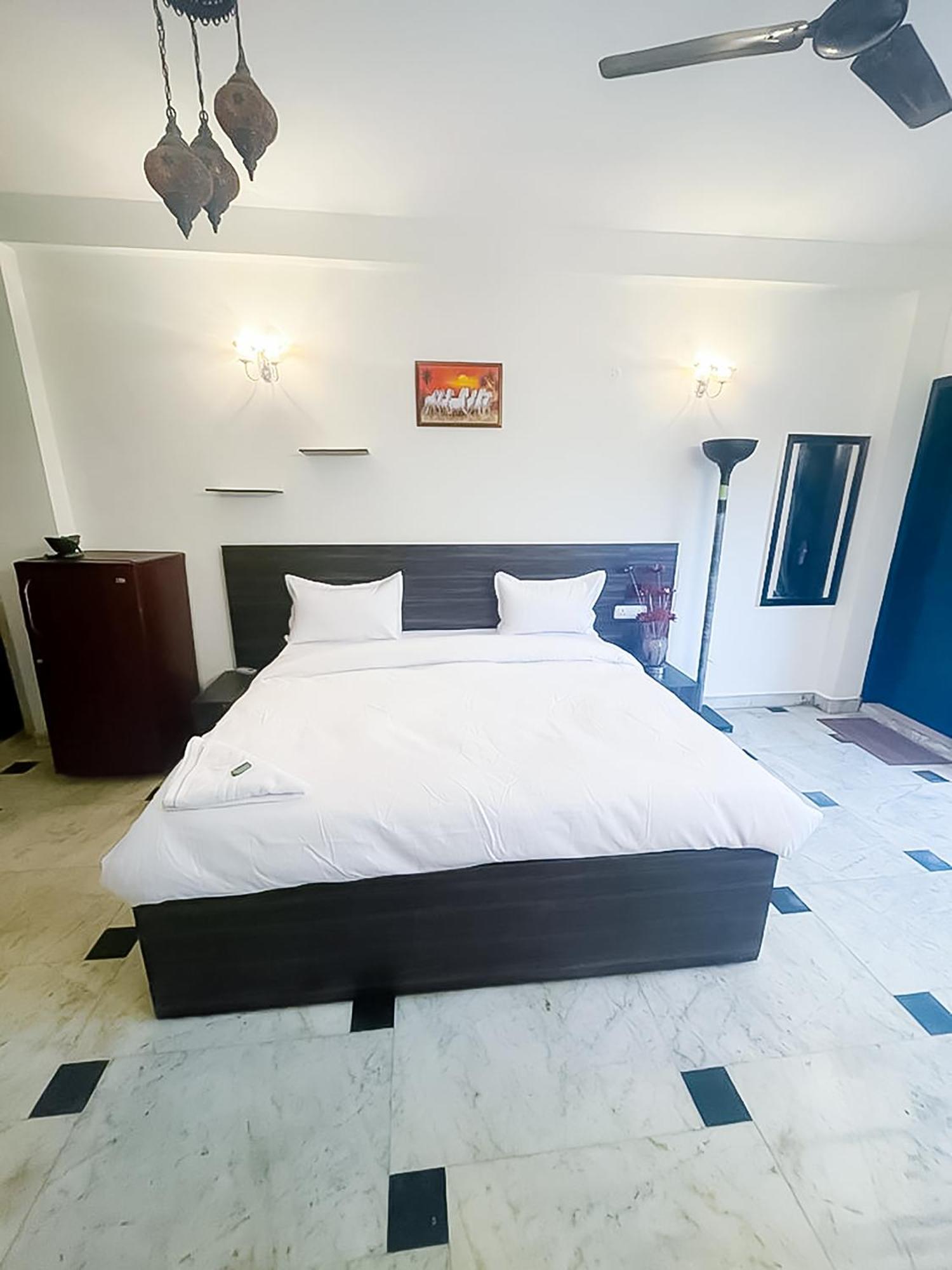 T-49 Hauz Khas By Roomshala New Delhi